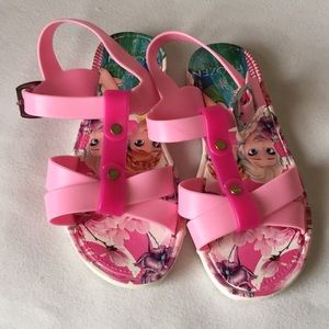 Frozen sandals size 33